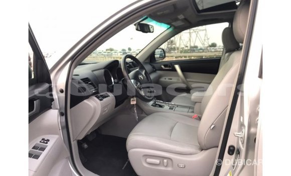 Buy Import Toyota Highlander Grey Car in Import - Dubai in Central Buy Import Toyota Highlander Grey Car in Import - Dubai in Central