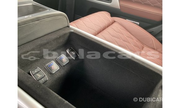 Acheter Import Voiture Toyota Land Cruiser Noir à Import - Dubai, Central Acheter Import Voiture Toyota Land Cruiser Noir à Import - Dubai, Central