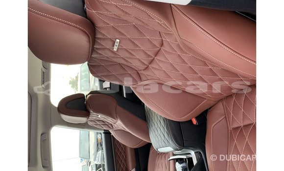 Acheter Import Voiture Toyota Land Cruiser Noir à Import - Dubai, Central Acheter Import Voiture Toyota Land Cruiser Noir à Import - Dubai, Central