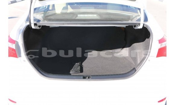 Acheter Import Voiture Toyota Corolla Blanc à Import - Dubai, Central Acheter Import Voiture Toyota Corolla Blanc à Import - Dubai, Central