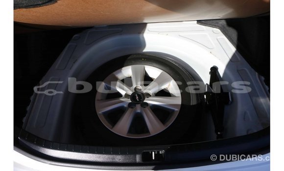 Acheter Import Voiture Toyota Corolla Blanc à Import - Dubai, Central Acheter Import Voiture Toyota Corolla Blanc à Import - Dubai, Central