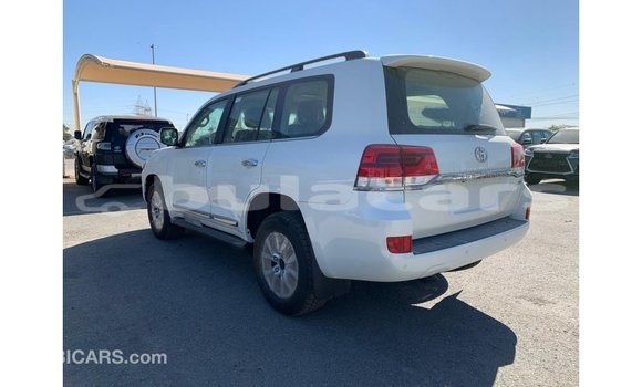 Buy Import Toyota Land Cruiser White Car in Import - Dubai in Central Buy Import Toyota Land Cruiser White Car in Import - Dubai in Central