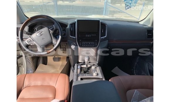 Buy Import Toyota Land Cruiser White Car in Import - Dubai in Central Buy Import Toyota Land Cruiser White Car in Import - Dubai in Central