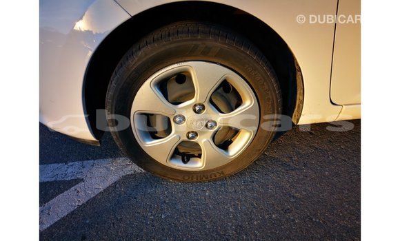 Acheter Import Voiture Kia Picanto Blanc à Import - Dubai, Central Acheter Import Voiture Kia Picanto Blanc à Import - Dubai, Central