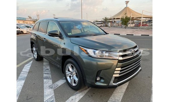 Buy Import Toyota Highlander Green Car in Import - Dubai in Central Buy Import Toyota Highlander Green Car in Import - Dubai in Central