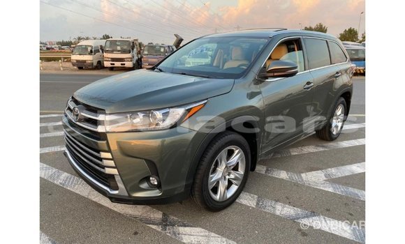 Buy Import Toyota Highlander Green Car in Import - Dubai in Central Buy Import Toyota Highlander Green Car in Import - Dubai in Central