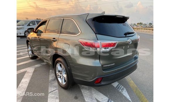 Buy Import Toyota Highlander Green Car in Import - Dubai in Central Buy Import Toyota Highlander Green Car in Import - Dubai in Central
