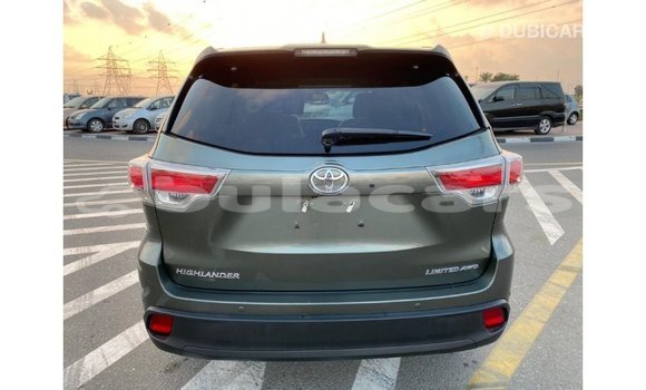Buy Import Toyota Highlander Green Car in Import - Dubai in Central Buy Import Toyota Highlander Green Car in Import - Dubai in Central