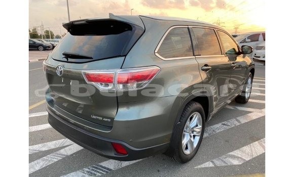 Buy Import Toyota Highlander Green Car in Import - Dubai in Central Buy Import Toyota Highlander Green Car in Import - Dubai in Central