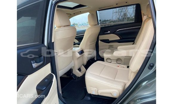 Buy Import Toyota Highlander Green Car in Import - Dubai in Central Buy Import Toyota Highlander Green Car in Import - Dubai in Central