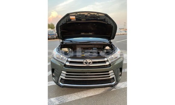 Buy Import Toyota Highlander Green Car in Import - Dubai in Central Buy Import Toyota Highlander Green Car in Import - Dubai in Central