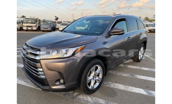 Buy Import Toyota Highlander Grey Car in Import - Dubai in Central Buy Import Toyota Highlander Grey Car in Import - Dubai in Central
