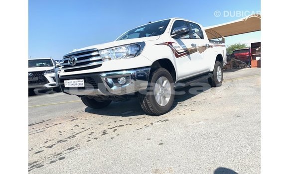 Acheter Import Voiture Toyota Hilux Blanc à Import - Dubai, Central Acheter Import Voiture Toyota Hilux Blanc à Import - Dubai, Central