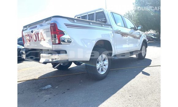 Acheter Import Voiture Toyota Hilux Blanc à Import - Dubai, Central Acheter Import Voiture Toyota Hilux Blanc à Import - Dubai, Central
