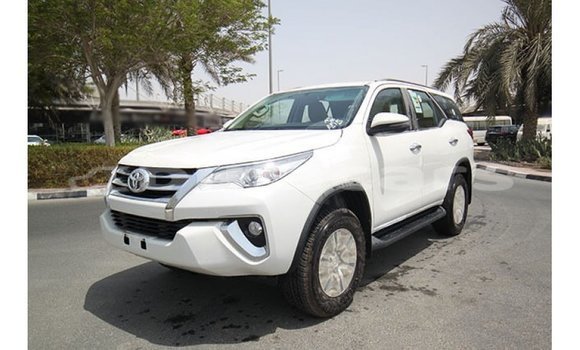 Acheter Import Voiture Toyota Fortuner Blanc à Import - Dubai, Central Acheter Import Voiture Toyota Fortuner Blanc à Import - Dubai, Central