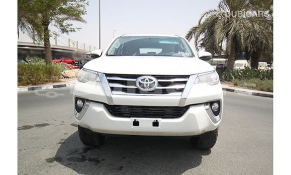 Acheter Import Voiture Toyota Fortuner Blanc à Import - Dubai, Central Acheter Import Voiture Toyota Fortuner Blanc à Import - Dubai, Central