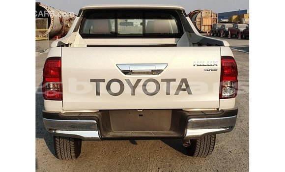 Acheter Import Voiture Toyota Hilux Blanc à Import - Dubai, Central Acheter Import Voiture Toyota Hilux Blanc à Import - Dubai, Central