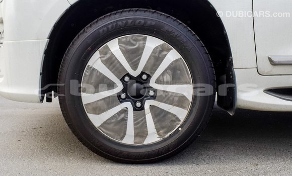 Acheter Import Voiture Toyota Land Cruiser Blanc à Import - Dubai, Central Acheter Import Voiture Toyota Land Cruiser Blanc à Import - Dubai, Central