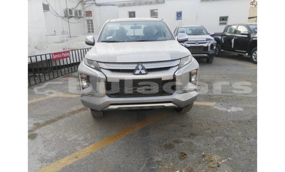 Acheter Import Voiture Mitsubishi L200 Autre à Import - Dubai, Central Acheter Import Voiture Mitsubishi L200 Autre à Import - Dubai, Central