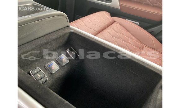 Acheter Import Voiture Toyota Land Cruiser Noir à Import - Dubai, Central Acheter Import Voiture Toyota Land Cruiser Noir à Import - Dubai, Central