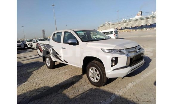 Acheter Import Voiture Mitsubishi L200 Blanc à Import - Dubai, Central Acheter Import Voiture Mitsubishi L200 Blanc à Import - Dubai, Central