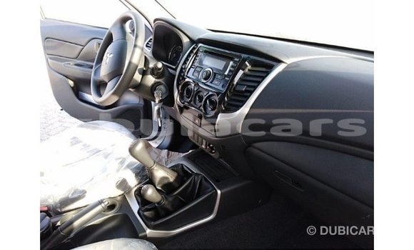 Acheter Import Voiture Mitsubishi L200 Blanc à Import - Dubai, Central Acheter Import Voiture Mitsubishi L200 Blanc à Import - Dubai, Central