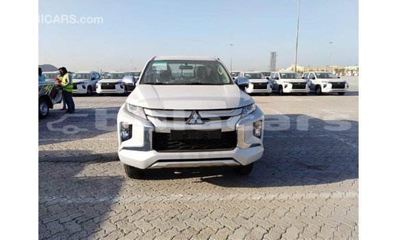 Acheter Import Voiture Mitsubishi L200 Blanc à Import - Dubai, Central Acheter Import Voiture Mitsubishi L200 Blanc à Import - Dubai, Central