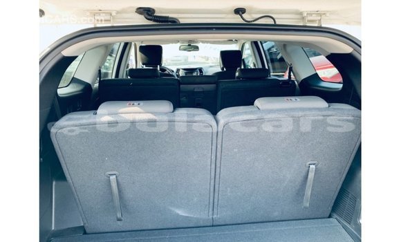 Buy Import Hyundai Santa Fe White Car in Import - Dubai in Central Buy Import Hyundai Santa Fe White Car in Import - Dubai in Central