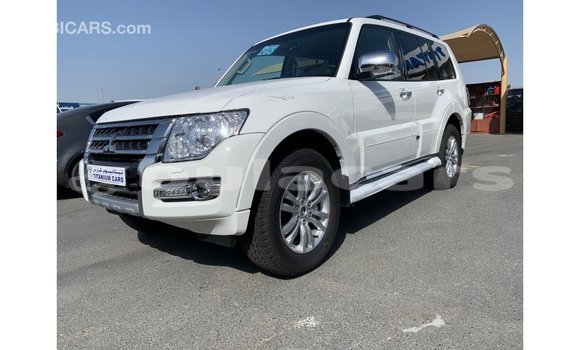 Buy Import Mitsubishi Pajero White Car in Import - Dubai in Central Buy Import Mitsubishi Pajero White Car in Import - Dubai in Central