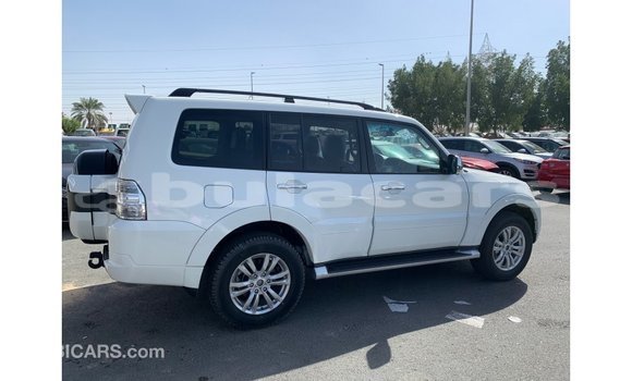 Buy Import Mitsubishi Pajero White Car in Import - Dubai in Central Buy Import Mitsubishi Pajero White Car in Import - Dubai in Central
