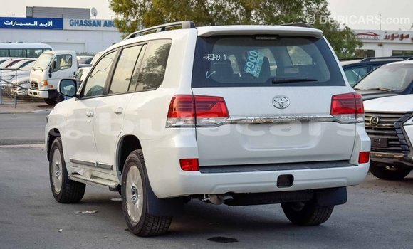 Acheter Import Voiture Toyota Land Cruiser Gris à Import - Dubai, Central Acheter Import Voiture Toyota Land Cruiser Gris à Import - Dubai, Central