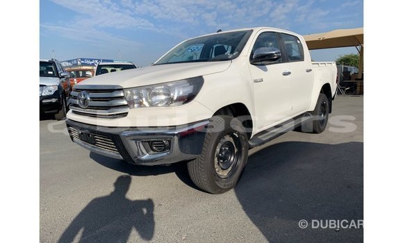 Acheter Import Voiture Toyota Hilux Blanc à Import - Dubai, Central Acheter Import Voiture Toyota Hilux Blanc à Import - Dubai, Central