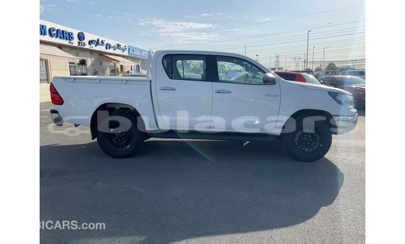 Acheter Import Voiture Toyota Hilux Blanc à Import - Dubai, Central Acheter Import Voiture Toyota Hilux Blanc à Import - Dubai, Central