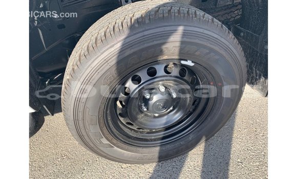 Acheter Import Voiture Toyota Hilux Blanc à Import - Dubai, Central Acheter Import Voiture Toyota Hilux Blanc à Import - Dubai, Central