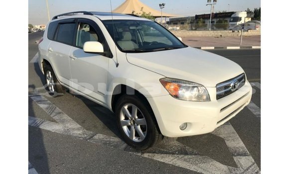 Buy Import Toyota 4Runner White Car in Import - Dubai in Central Buy Import Toyota 4Runner White Car in Import - Dubai in Central