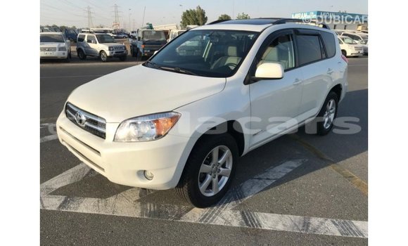 Buy Import Toyota 4Runner White Car in Import - Dubai in Central Buy Import Toyota 4Runner White Car in Import - Dubai in Central