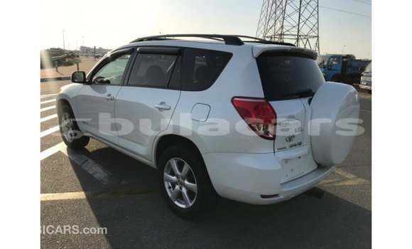 Buy Import Toyota 4Runner White Car in Import - Dubai in Central Buy Import Toyota 4Runner White Car in Import - Dubai in Central