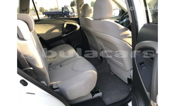 Buy Import Toyota 4Runner White Car in Import - Dubai in Central Buy Import Toyota 4Runner White Car in Import - Dubai in Central