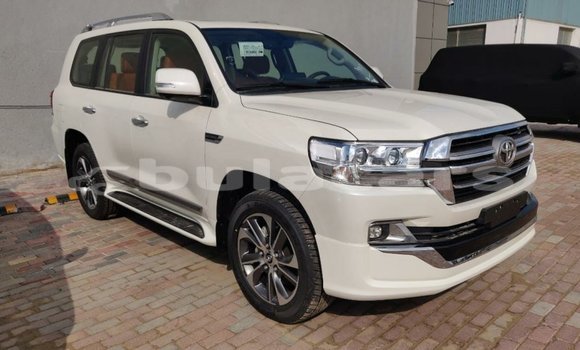Acheter Import Voiture Toyota Land Cruiser Blanc à Import - Dubai, Central Acheter Import Voiture Toyota Land Cruiser Blanc à Import - Dubai, Central