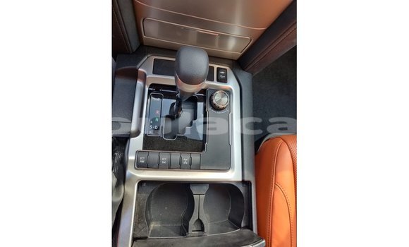 Acheter Import Voiture Toyota Land Cruiser Blanc à Import - Dubai, Central Acheter Import Voiture Toyota Land Cruiser Blanc à Import - Dubai, Central