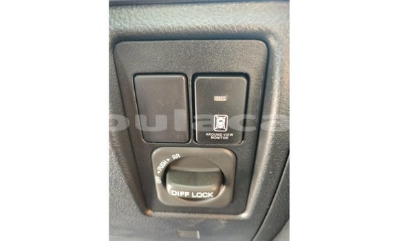 Acheter Import Voiture Toyota Land Cruiser Blanc à Import - Dubai, Central Acheter Import Voiture Toyota Land Cruiser Blanc à Import - Dubai, Central