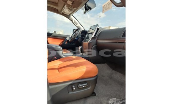 Acheter Import Voiture Toyota Land Cruiser Blanc à Import - Dubai, Central Acheter Import Voiture Toyota Land Cruiser Blanc à Import - Dubai, Central