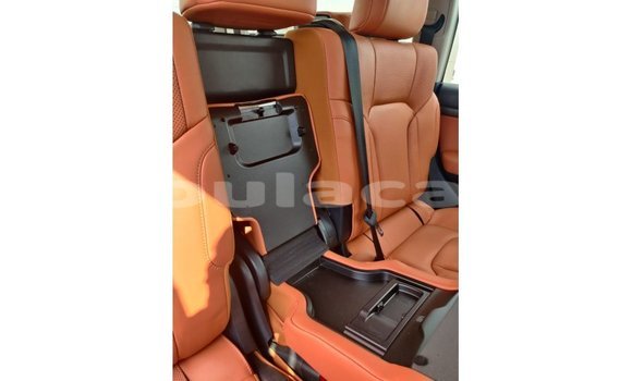 Acheter Import Voiture Toyota Land Cruiser Blanc à Import - Dubai, Central Acheter Import Voiture Toyota Land Cruiser Blanc à Import - Dubai, Central