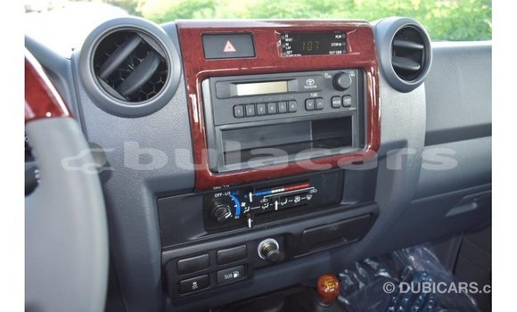 Acheter Import Voiture Toyota Land Cruiser Gris à Import - Dubai, Central Acheter Import Voiture Toyota Land Cruiser Gris à Import - Dubai, Central