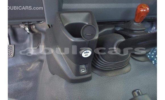 Acheter Import Voiture Toyota Land Cruiser Gris à Import - Dubai, Central Acheter Import Voiture Toyota Land Cruiser Gris à Import - Dubai, Central