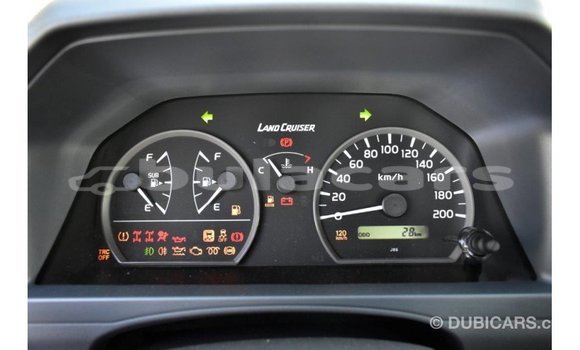 Acheter Import Voiture Toyota Land Cruiser Gris à Import - Dubai, Central Acheter Import Voiture Toyota Land Cruiser Gris à Import - Dubai, Central