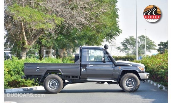 Acheter Import Voiture Toyota Land Cruiser Gris à Import - Dubai, Central Acheter Import Voiture Toyota Land Cruiser Gris à Import - Dubai, Central
