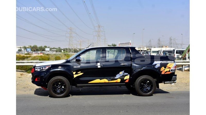 Big with watermark toyota hilux central import dubai 5547