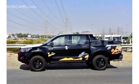 Acheter Import Voiture Toyota Hilux Noir à Import - Dubai, Central Acheter Import Voiture Toyota Hilux Noir à Import - Dubai, Central