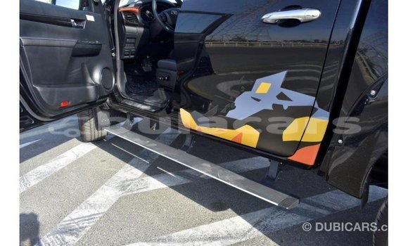 Acheter Import Voiture Toyota Hilux Noir à Import - Dubai, Central Acheter Import Voiture Toyota Hilux Noir à Import - Dubai, Central